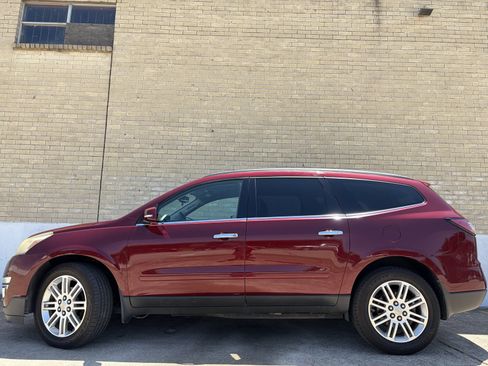 Used 2015 Chevrolet Traverse LT w/ Style and Technology Package FWD image 3