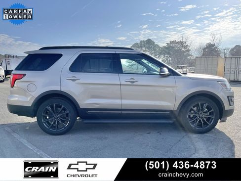 Used 2017 Ford Explorer XLT w/ Equipment Group 202A image 9