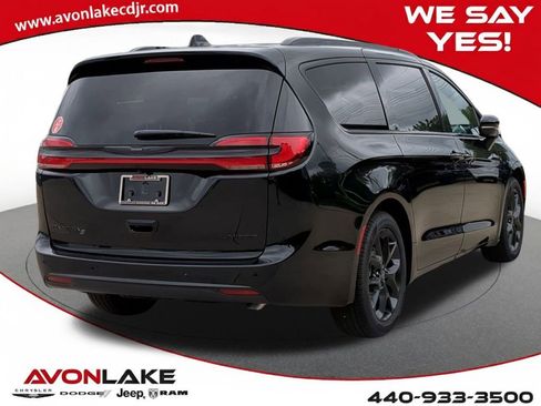New 2026 Chrysler Pacifica Limited w/ S Appearance Package image 6