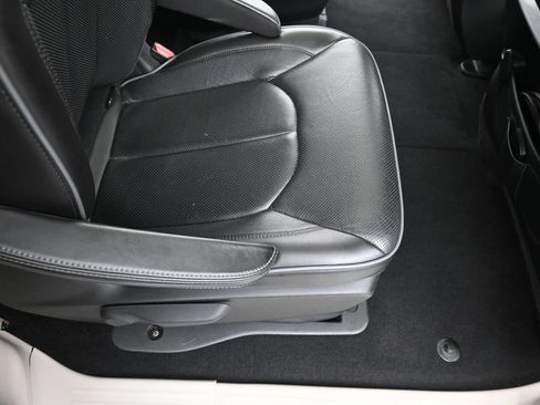 Used 2020 Chrysler Pacifica Limited FWD image 26