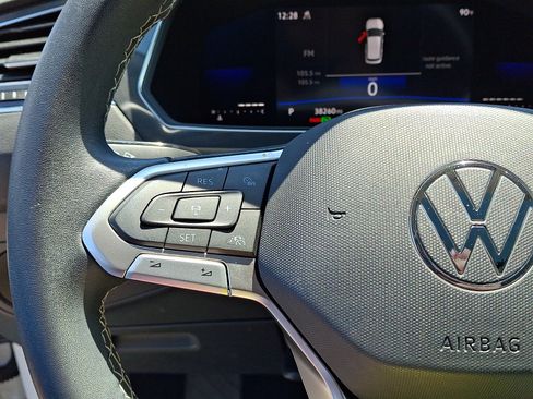 Used 2023 Volkswagen Tiguan SE AWD/4WD image 21