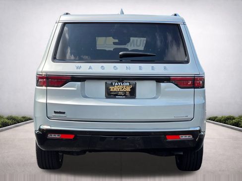 Used 2023 Jeep Wagoneer Series III w/ Premium Group I AWD/4WD image 6