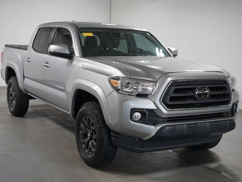 Used 2023 Toyota Tacoma SR5 w/ Technology Package RWD image 3