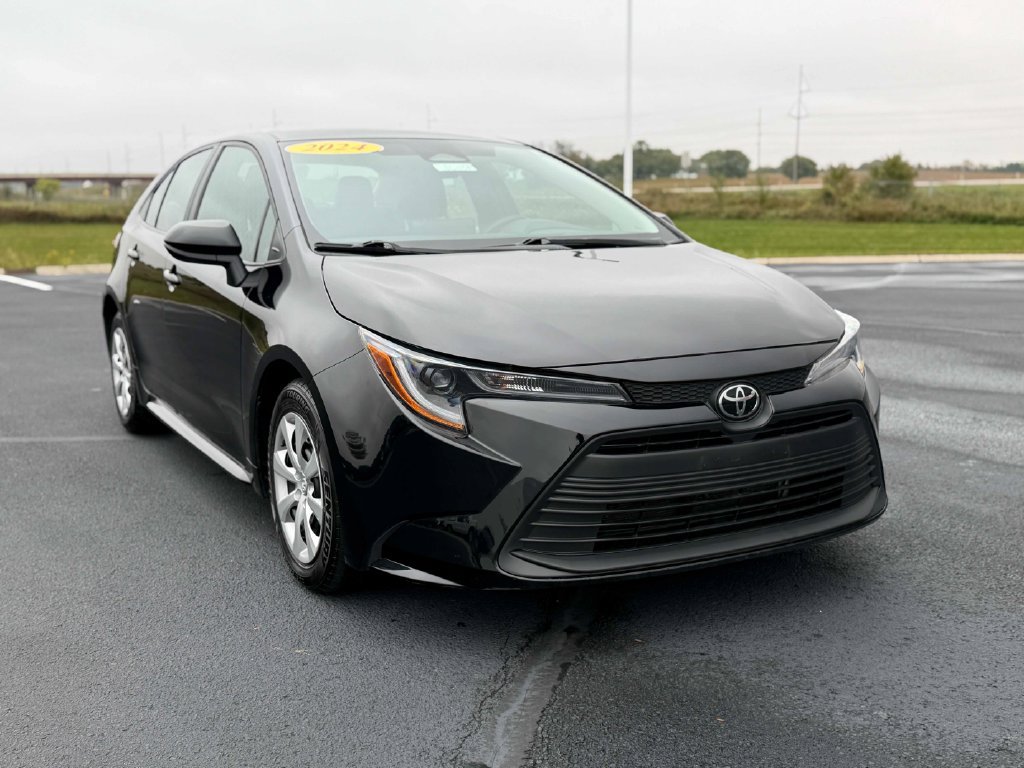Used 2024 Toyota Corolla LE FWD image 5