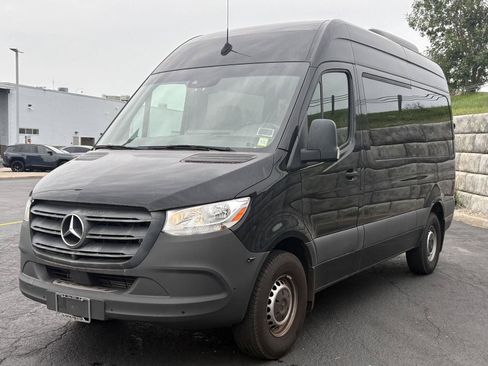 Used 2022 Mercedes-Benz Sprinter 2500 image 3