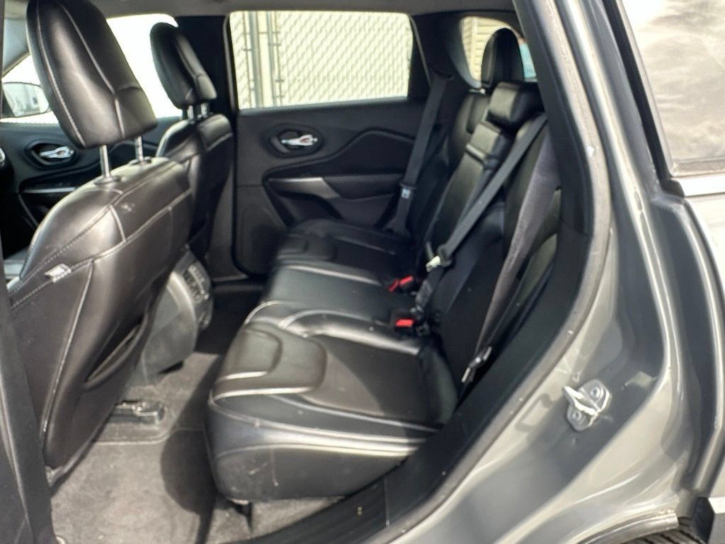 Certified 2019 Jeep Cherokee Latitude Plus AWD/4WD image 8