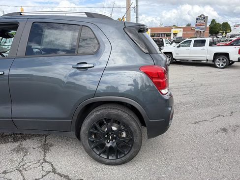 Used 2022 Chevrolet Trax LT w/ Premium Seat Package AWD/4WD image 9