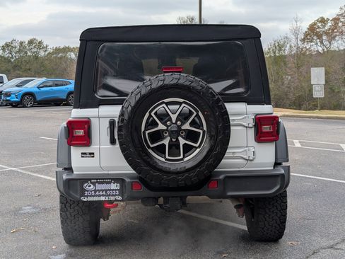 Used 2024 Jeep Wrangler Unlimited Rubicon w/ Convenience Group image 8