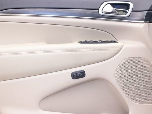 Used 2019 Jeep Grand Cherokee Limited image 21