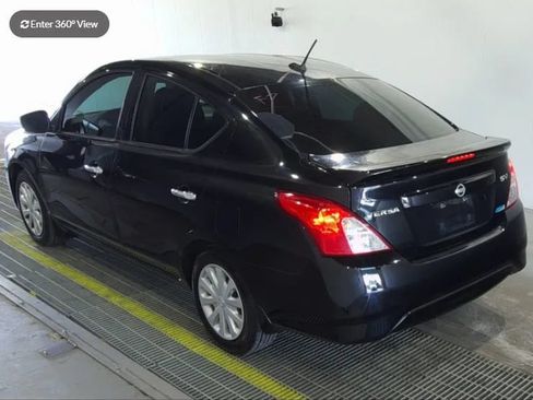 Used 2015 Nissan Versa SV w/ SV Tech Package FWD image 2