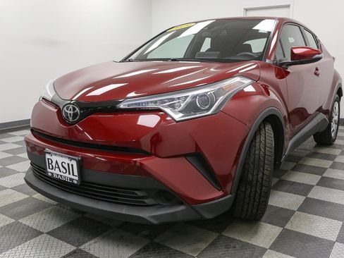 Used 2019 Toyota C-HR LE image 4