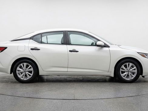 Used 2025 Nissan Sentra S FWD image 11