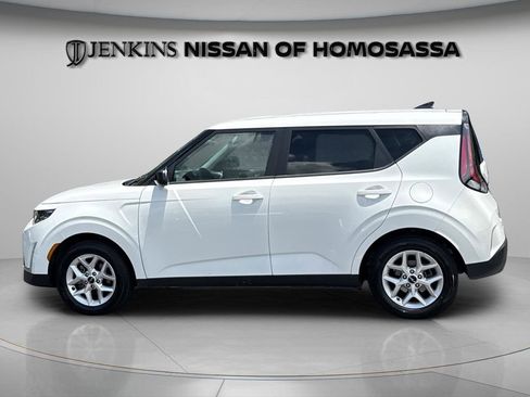 Used 2024 Kia Soul LX w/ Option Group 015 FWD image 9