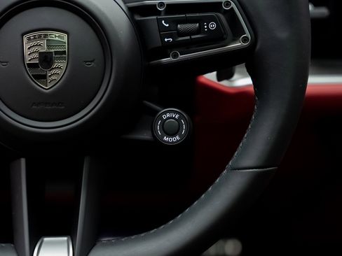 Used 2025 Porsche Cayenne Turbo image 45