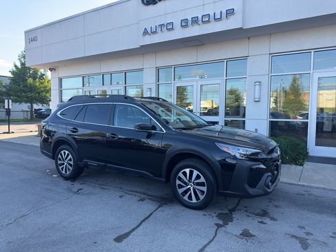 Used 2024 Subaru Outback Premium AWD/4WD image 1