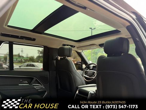 Used 2025 Land Rover Range Rover SE AWD/4WD image 24