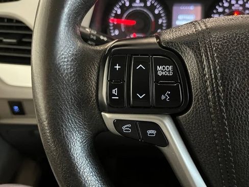 Used 2017 Toyota Sienna L FWD image 22