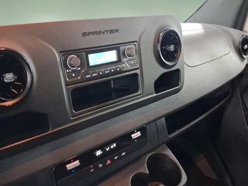 Used 2024 Mercedes-Benz Sprinter 2500 image 29