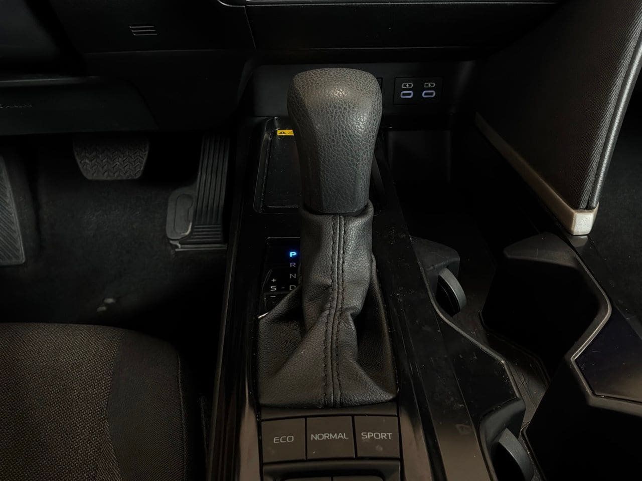 Used 2025 Toyota Camry LE FWD image 26