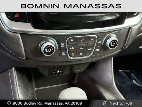 Used 2021 Chevrolet Traverse LT image 19