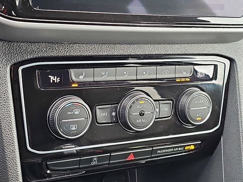 Used 2022 Volkswagen Atlas Cross Sport SE image 16