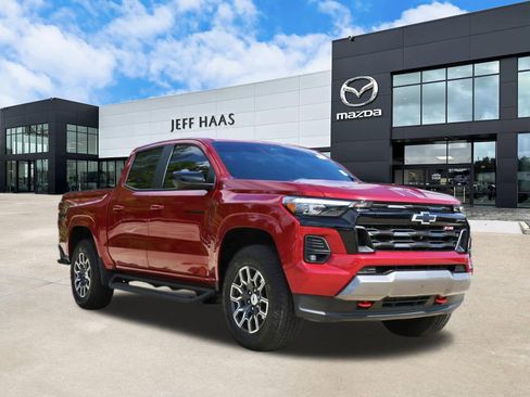 Used 2026 Chevrolet Colorado Z71 w/ Technology Package AWD/4WD image 4
