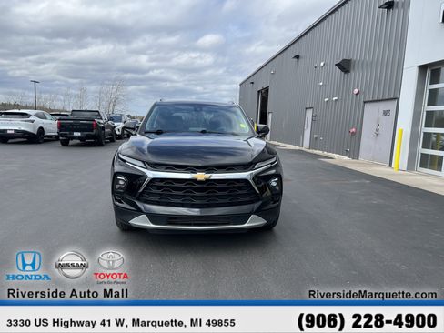 Used 2024 Chevrolet Blazer LT w/ Convenience Package AWD/4WD image 2