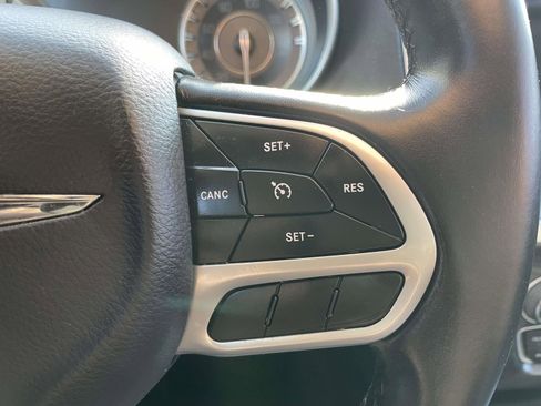 Used 2018 Chrysler 300 Touring w/ Driver Convenience Group image 27