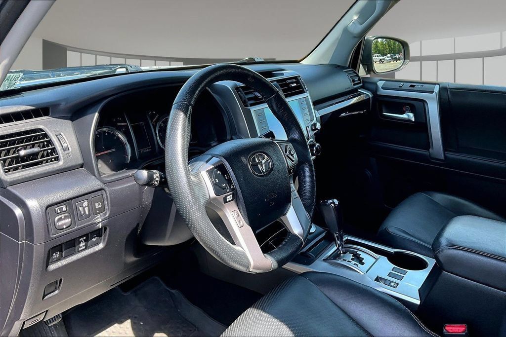 Used 2023 Toyota 4Runner Limited AWD/4WD image 17