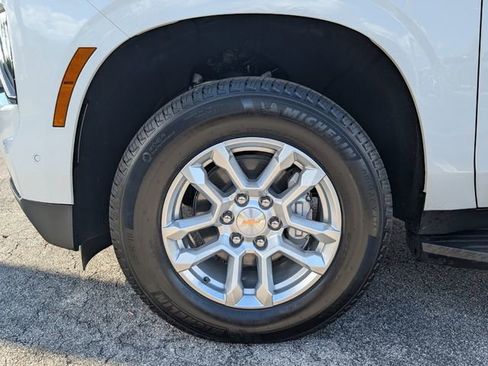 Used 2026 Chevrolet Suburban LT image 5