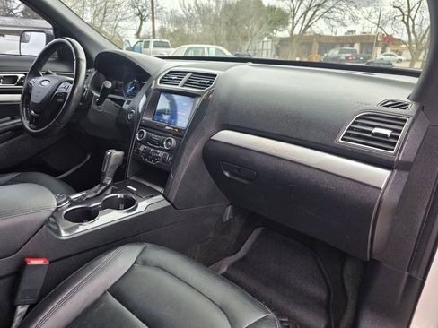 Used 2017 Ford Explorer XLT w/ Equipment Group 202A image 34