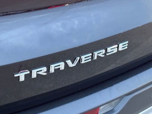Used 2025 Chevrolet Traverse LT image 10