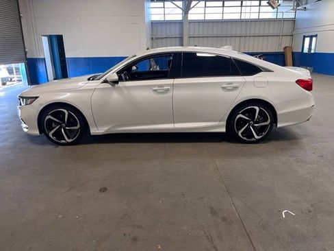 Used 2018 Honda Accord Sport image 4
