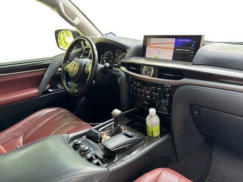 Used 2021 Lexus LX 570 4WD w/ Luxury Package image 10
