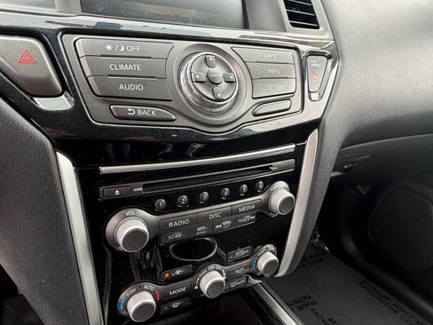 Used 2020 Nissan Pathfinder SV AWD/4WD image 12
