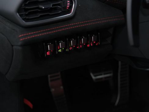 Used 2024 Lamborghini Huracan STO RWD image 33