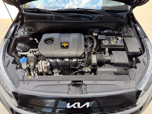 Used 2022 Kia Forte LXS FWD image 25