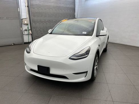 Used 2023 Tesla Model Y Long Range AWD/4WD image 3