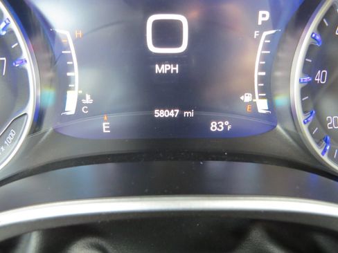 Used 2024 Chrysler Pacifica Touring-L FWD image 24