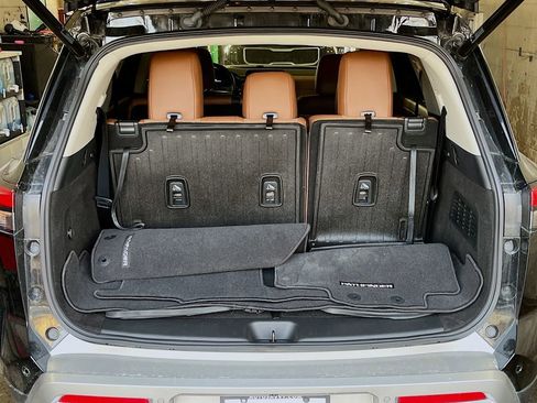 Used 2024 Nissan Pathfinder Platinum w/ Black Appearance Package image 28