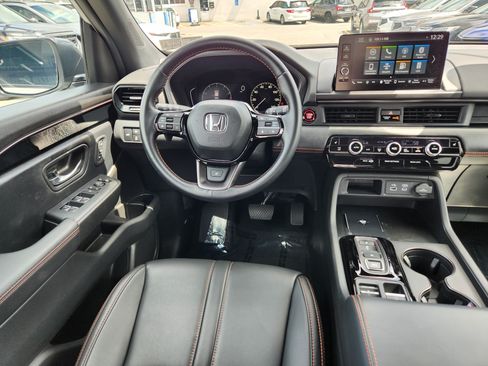 Certified 2025 Honda Pilot TrailSport image 13