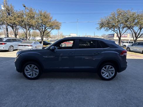 Used 2022 Volkswagen Atlas Cross Sport SE image 11