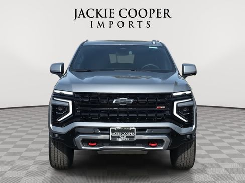 Used 2025 Chevrolet Suburban Z71 image 2