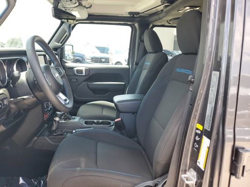 Used 2023 Jeep Wrangler Unlimited Rubicon 4xe AWD/4WD image 11