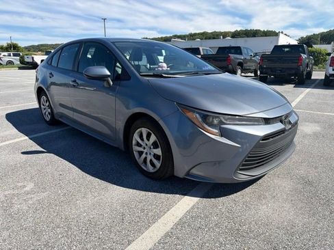 Used 2025 Toyota Corolla LE FWD image 3