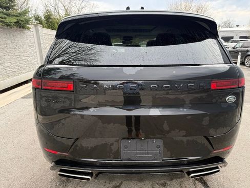 Used 2023 Land Rover Range Rover Sport SE Dynamic image 3