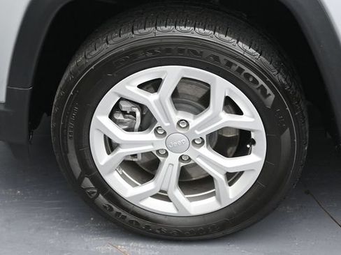Used 2024 Jeep Compass Latitude AWD/4WD image 6