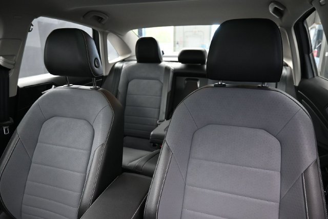Used 2025 Volkswagen Jetta SE FWD image 14
