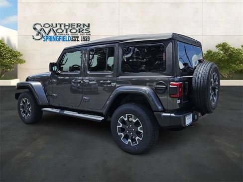 Used 2025 Jeep Wrangler Unlimited Sahara AWD/4WD image 3