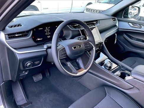 New 2025 Jeep Grand Cherokee L Laredo w/ Luxury Tech Group I image 6